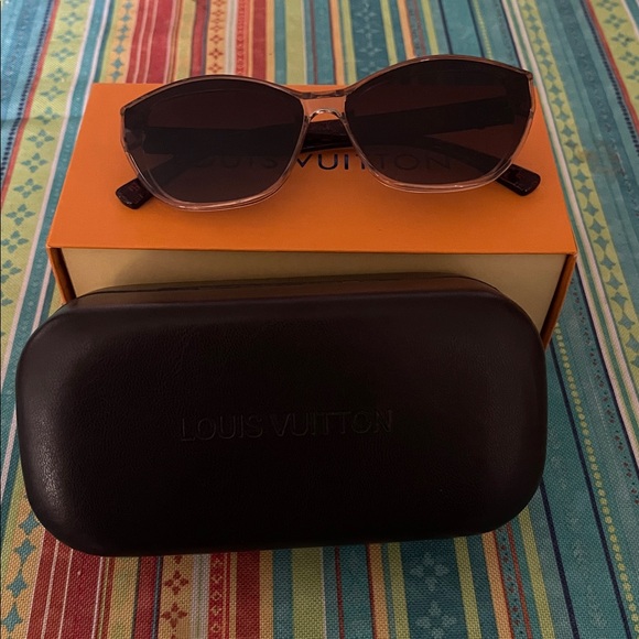 Louis Vuitton Sunglasses - Picture 3 of 3